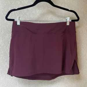lululemon | maroon play off the pleats mid-rise skirt | size 8
